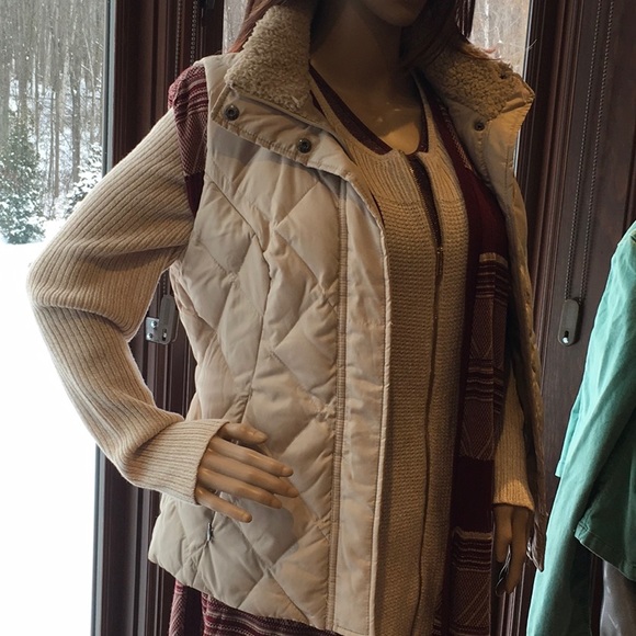 Kenneth Cole Reaction Puffer Vest. Size M. EUC. - Picture 16 of 16